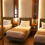 Maywood Hotell 4*