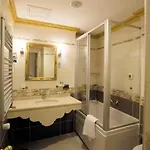 Maywood Hotell