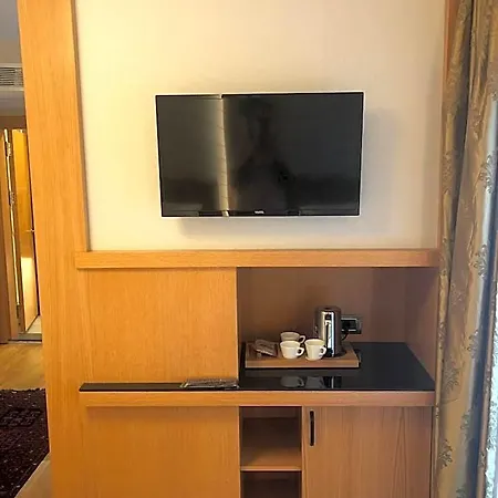 Maywood 4*