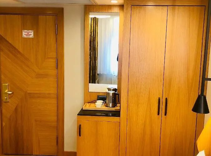 메이우드 호텔 4*