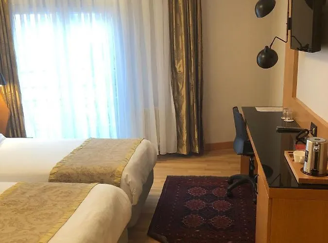 호텔 메이우드 4*