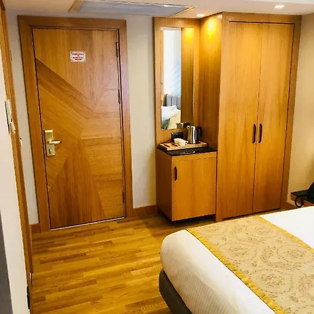 Hotel Maywood 4*