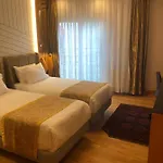 Hotel Maywood