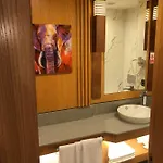 Maywood Hotel